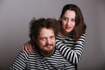 Bertalan és Barnabás, egykutya! Nem, mert kettő! – Interaktív bábszínházi tárlatvezetés a Janikovszky100 Emlékkiállításon