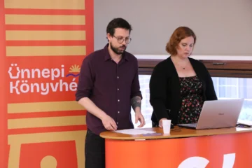 Sajtótájékoztató
